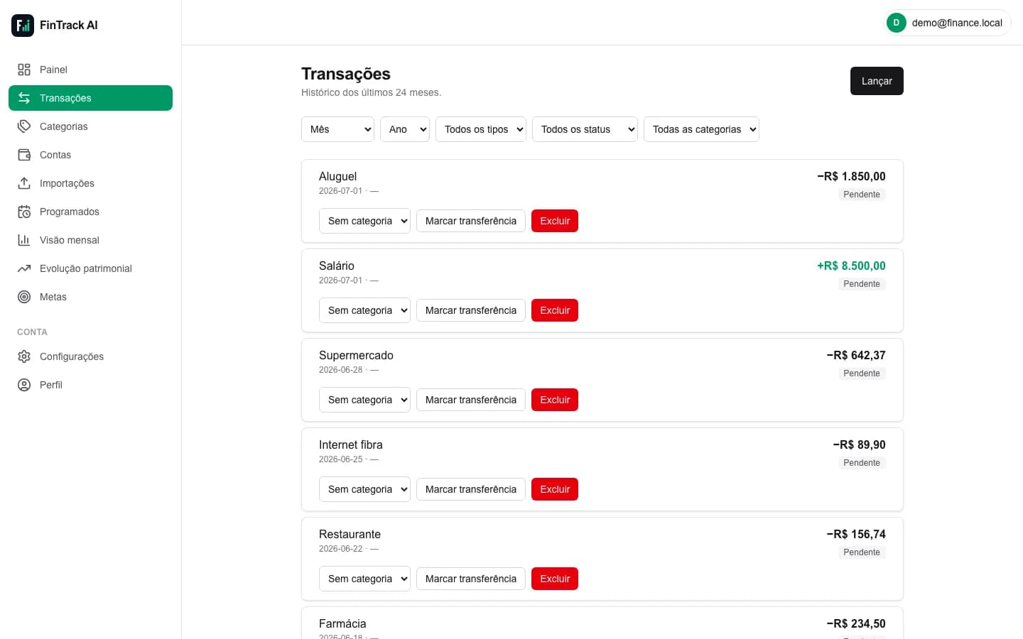 Lista de transações com entradas e saídas e seleção de categoria
